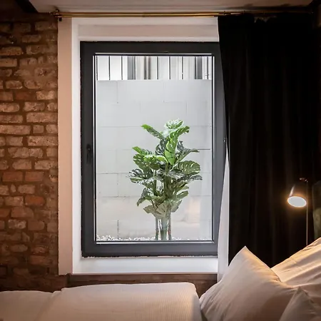 Brick & Beam Loft Duplex -30sqm- Near Antonplatz * ברלין