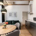 Brick & Beam Loft Duplex -30sqm- Near Antonplatz Apartmán Berlín