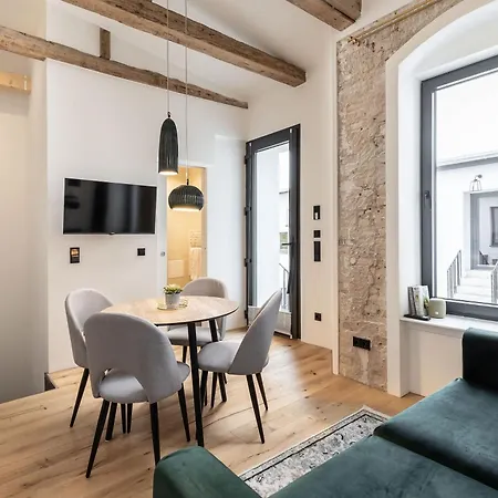 Brick & Beam Loft Duplex -30sqm- Near Antonplatz Apartmán *